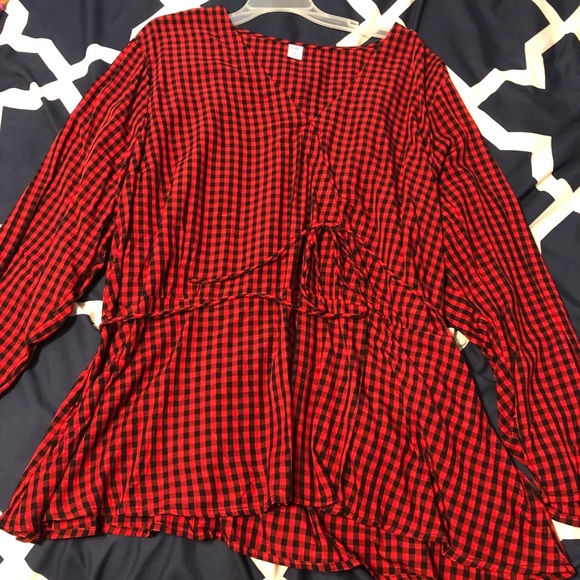 Old Navy Tops - Plaid blouse
